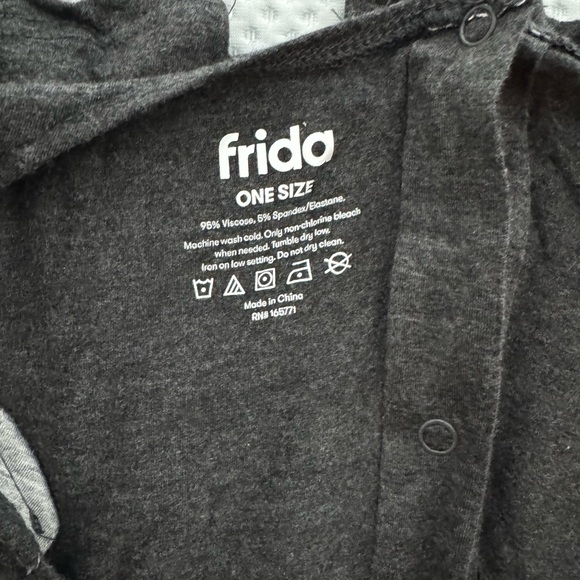 2 Frida Labor and Delivery Gowns - Picture 6 of 6